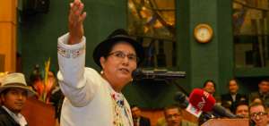 Tib&aacute;n es representante del pueblo quichua de la provincia andina de Cotopaxi y doctora en Jurisprudencia.