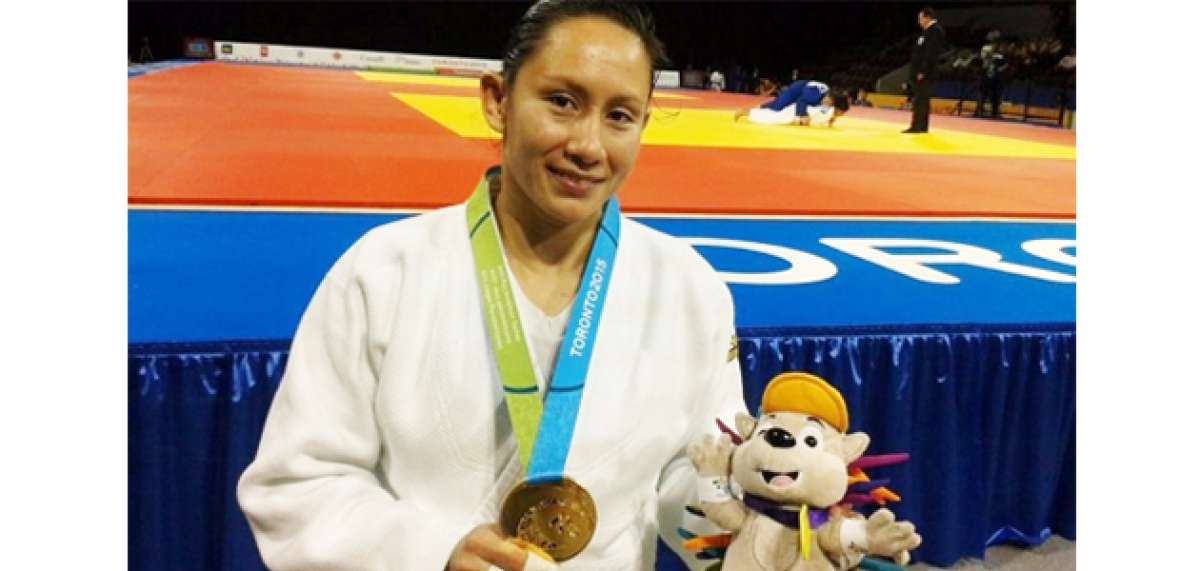 La portovejense Estefan&iacute;a Garc&iacute;a (d) derrot&oacute; en la final a la canadiense Stefanie Tremblay y gan&oacute; el t&iacute;tulo continental de la serie para deportistas con peso inferior a 63 kilogramos. Foto: @LaRedEcuador