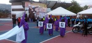 Un simulacro de procesi&oacute;n abre preparativos del viacrucis en el sur de Quito