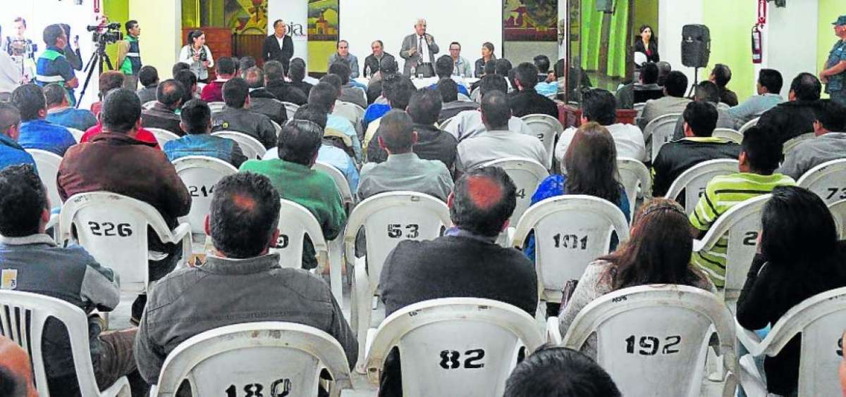 Los transportistas de diferentes operadoras asisten a los seminarios  que imparte el Municipio.