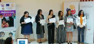 Las estudiantes ganadoras recibieron un reconocimiento.
