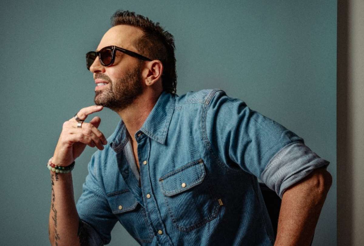 El colombiano Lucas Arnau presenta  “Adicto a tu amor” su más reciente sencillo y nos cuenta sobre su vida en Ecuador. 