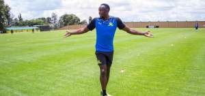 Usain Bolt jugar&iacute;a f&uacute;tbol profesional en la Liga de Sud&aacute;frica