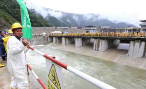 El martes se realiz&oacute; la apertura de 2 compuertas que permitieron  el paso del agua del r&iacute;o Coca por el t&uacute;nel de conducci&oacute;n de 24,83 km hacia el embalse. Foto: Cortes&iacute;a