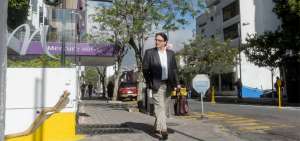 Cerca de las 09:00 de ayer, Fernando Villavicencio lleg&oacute; a la Fiscal&iacute;a de Pichincha para rendir su versi&oacute;n libre sobre la investigaci&oacute;n a Carlos Baca.