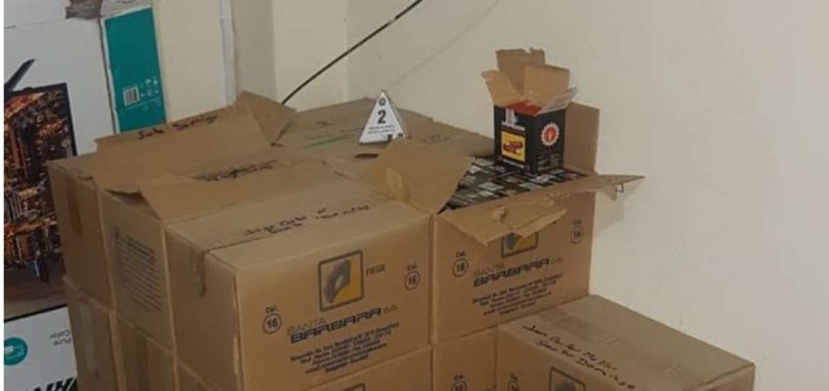 Parte de la evidencia incautada durante el operativo.