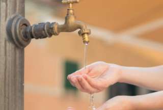 La Empresa  Pública Metropolitana de Agua Potable y Saneamiento de Quito señaló que este domingo no habrá cortes del servicio de este servicio. 