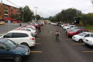 El parqueadero 24 de Mayo est&aacute; abierto al p&uacute;blico en general, pero el 98% es ocupado por estudiantes de la Universidad del Azuay, que tienen un trato preferencial en todos sus servicios. Foto: Fernando Machado/ El Telegrafo