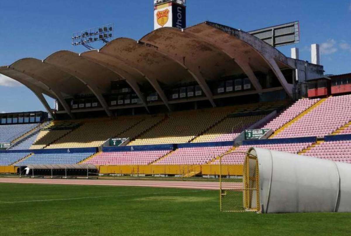 Ministro del Deporte cuestiona al alcalde de Quito por su reacción ante el fallo judicial del estadio Olímpico Atahualpa.