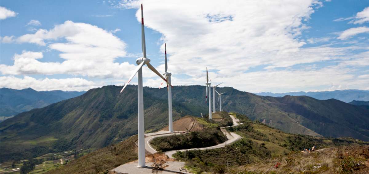La Central E&oacute;lica Villonaco de 16.5 MW de potencia que opera en Ecuador  reduce las emisiones de CO2 en 32.000 t al a&ntilde;o y cre&oacute; 254 empleos directos.