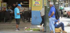 Los due&ntilde;os y dependientes de restaurantes chinos afirman que las ventas han bajado, pero no en altos porcentajes.