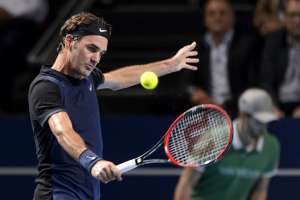 Federer, ganador de 6 t&iacute;tulos en Basilea, se medir&aacute; en la pr&oacute;xima fase al belga David Goffin. Foto: AFP