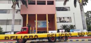 La Polic&iacute;a acordon&oacute; el &aacute;rea administrativa del rectorado de la Universidad de Guayaquil.