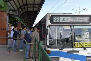 Los usuarios del sistema de transporte p&uacute;blico se quejaron que deben esperar m&aacute;s de 15 minutos por una unidad. Foto: Miguel Jim&eacute;nez/ EL TEL&Eacute;GRAFO