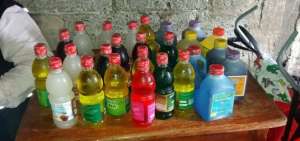 En el decomiso del licor adulterado se encontraron diferentes presentaciones y variedad de sabores.