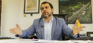 Pleno aprueba la remoci&oacute;n del presidente del IESS y juicio pol&iacute;tico contra exministra de Salud
