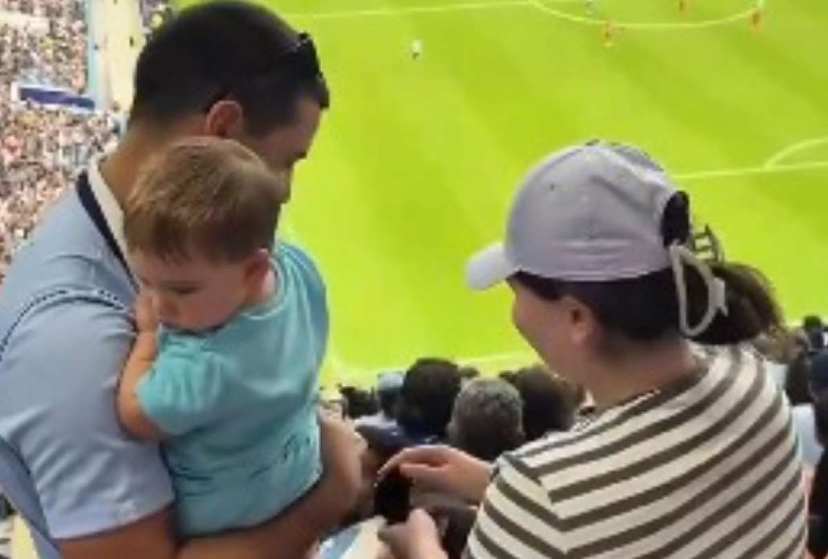 Pareja se comprometi&oacute; en pleno partido entre Uruguay y Cabo Verde, y lleg&oacute; el empate. 
