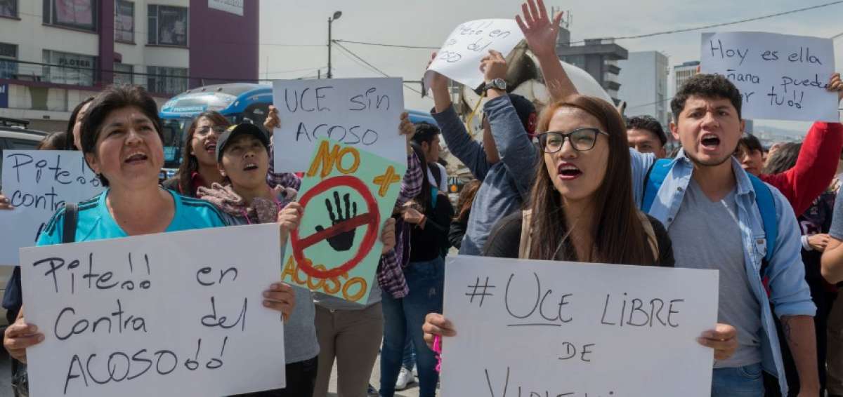 Universitarios protagonizaron una concentraci&oacute;n en rechazo a presuntos casos de acoso. 