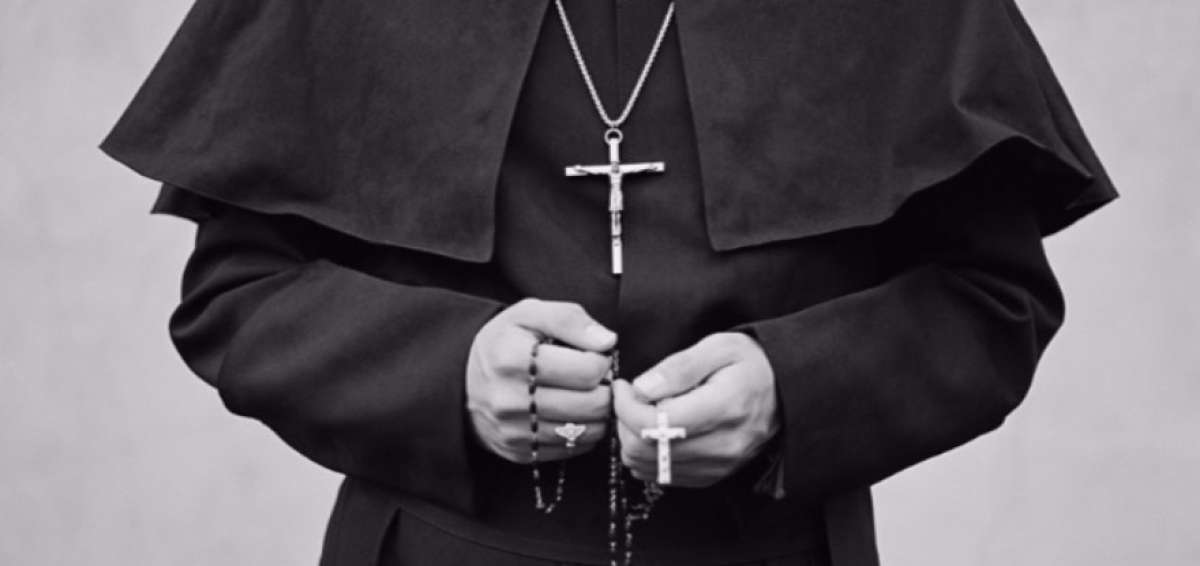 La no admisi&oacute;n de personas que presenten tendencias homosexuales fue especificada por la Iglesia cat&oacute;lica en 2005.