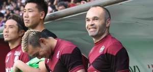 Iniesta y Torres debutan como suplentes y con derrota en la liga japonesa