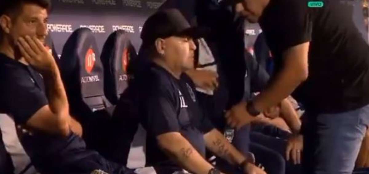 Maradona fue internado por problemas en su salud