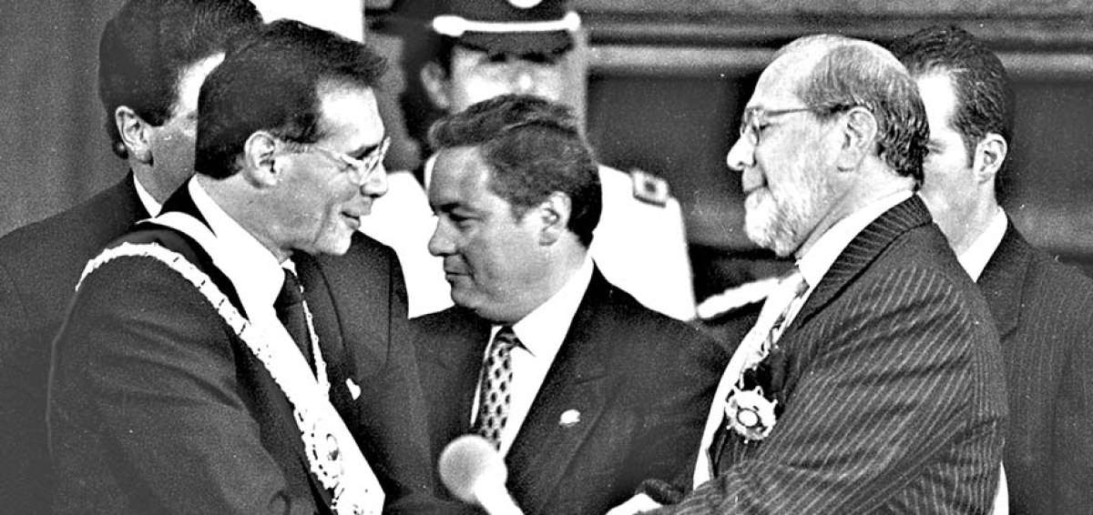 10 de agosto, 1988. Mahuad y Noboa asumen como presidente y vicepresidente. Tras su ca&iacute;da, Noboa se alej&oacute; de Mahuad.