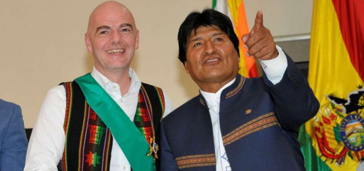 Evo Morales oficializa pedido a la FIFA para organizar un Mundial de menores o mujeres