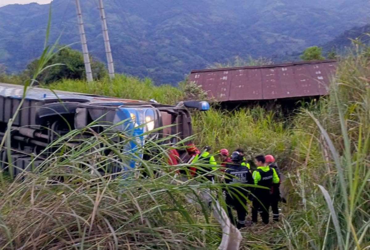 Tragedia en Bolívar: cinco muertos y 22 heridos en accidente de bus en la vía San Miguel–Montalvo