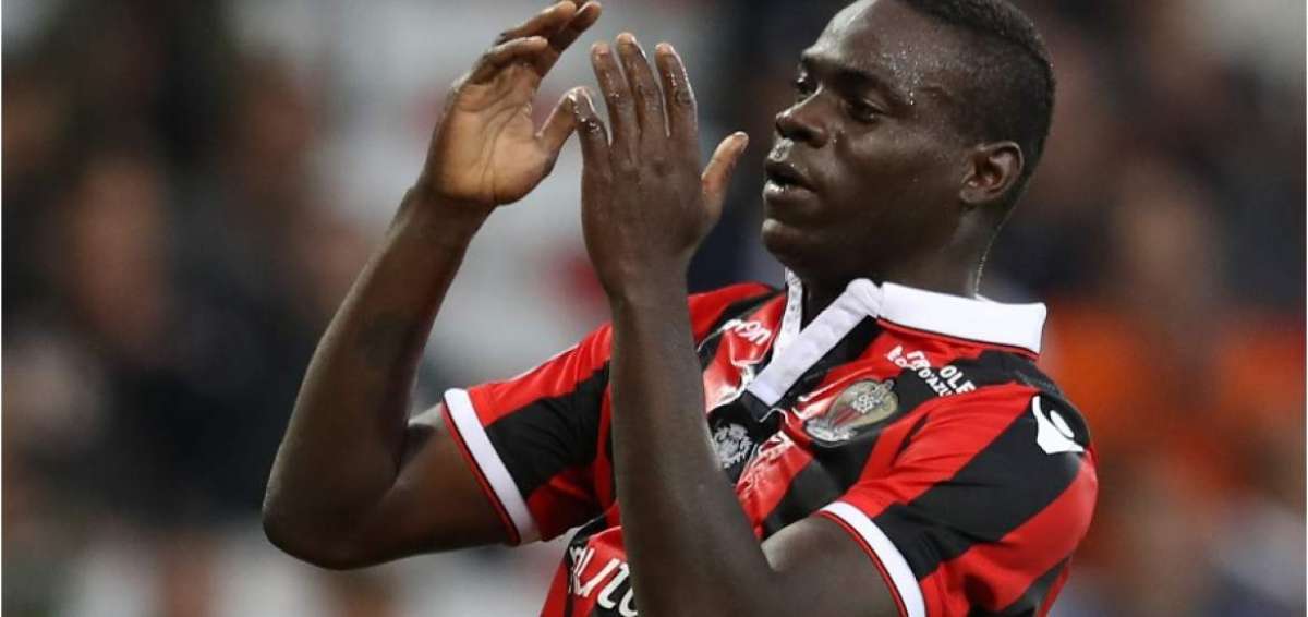 Balotelli, la estrella en la tienda oficial del Niza