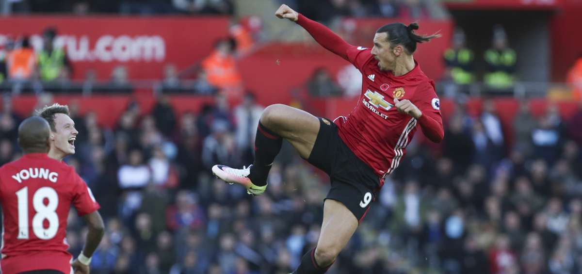 Ibrahimovic marca el gol n&uacute;mero 25.000 en la historia de la Premier