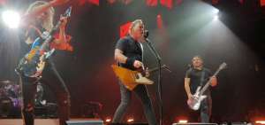 Los integrantes de Metallica, durante uno de sus &uacute;ltimos conciertos en la gira World Wired, que terminar&aacute; en octubre de este a&ntilde;o en Nueva Zelanda. 