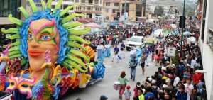 Los desfiles y comparsas son protagonistas del carnaval