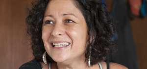 La autora cale&ntilde;a fue la ganadora de la cuarta edici&oacute;n del Premio Biblioteca de Narrativa Colombiana por su novela La perra, obra que se sit&uacute;a en la Costa de su pa&iacute;s.