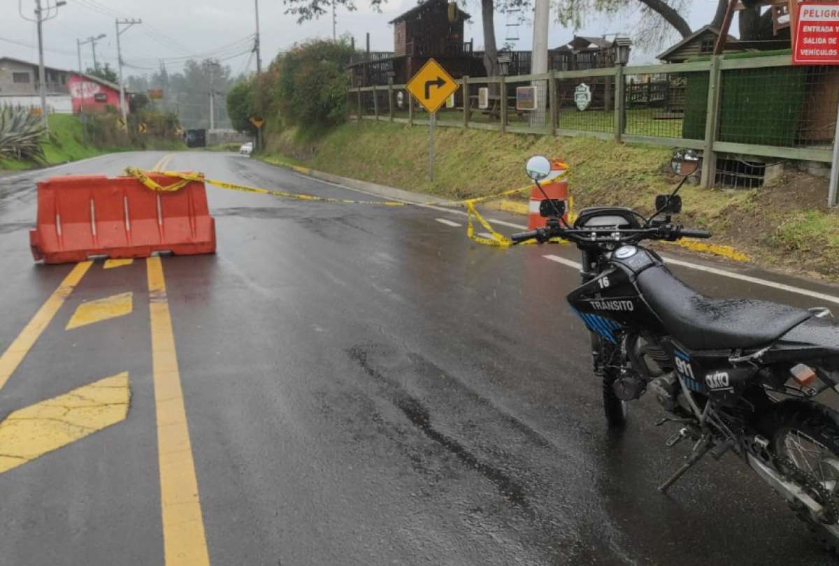 El puente sobre el Río Chiche está cerrado por las lluvias