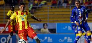 Aucas resucita en la tabla sometiendo a Delf&iacute;n
