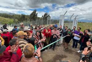 La ministra del Ambiente (MAATE), Sade Fritschi, inauguró el Sistema de Alcantarillado Sanitario, en la comunidad de Pulinguí, en Chimborazo. 