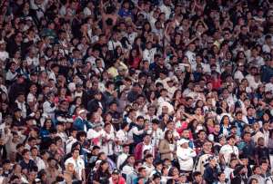 Los hinchas de Liga de Quito salieron caros a la directiva.