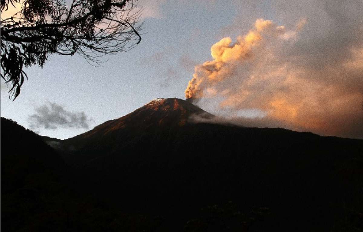 El volc&aacute;n Tungurahua contin&uacute;a con actividad alta. Foto: Archivo 