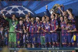 La euforia del entrenador Luis Enrique y sus jugadores, tras el pitazo final en Berl&iacute;n. Foto: AFP