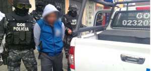 El extranjero se dedicaba a dar clases de baile en la casa comunal del barrio. 
