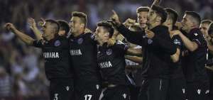 Lan&uacute;s remonta &eacute;picamente 4-2 a River y es finalista de la Libertadores