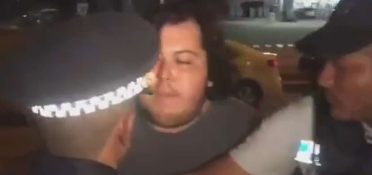 Ciudadano amenaza y abofetea a agente de la ATM