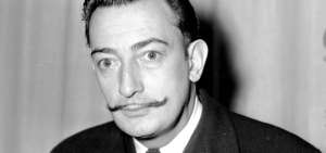 Exhuman el cuerpo de Salvador Dal&iacute; por demanda de paternidad