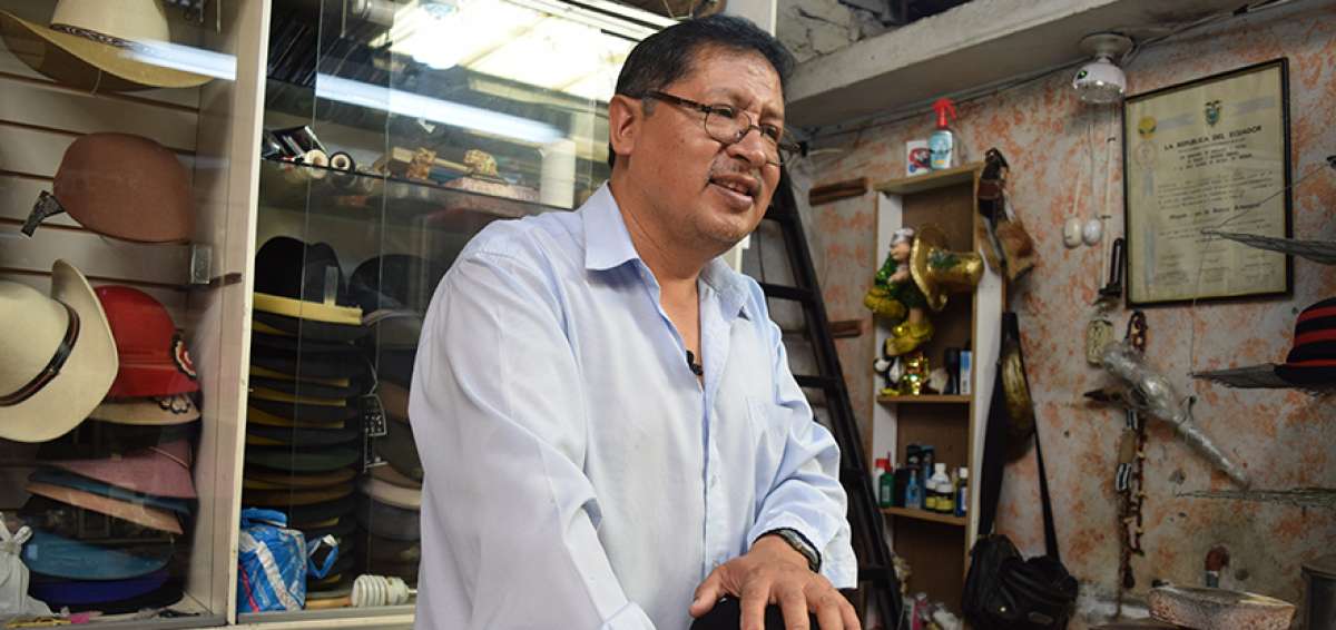 Elaborar sombreros, cuyos valores van de $ 2 a $ 22, puede llevarle a Pinargo tres o cuatro horas, incluso hasta d&iacute;as. El charango es otra de sus pasiones y confiesa que ese gusto por la m&uacute;sica tambi&eacute;n le fue heredado. 