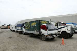En el muelle de StoreOcean hay 70 camiones llenos de productos que esperan ser llevados a las islas. Foto: Alfredo Piedrah&iacute;ta/ El Tel&eacute;grafo