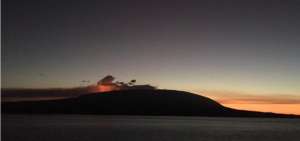 Lava de La Cumbre lleg&oacute; al mar y contin&uacute;a el monitoreo