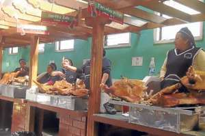 El hornado es uno de los platos m&aacute;s consumidos en la gastronom&iacute;a nacional. Foto: Elizabeth Maggi / para El Tel&eacute;grafo