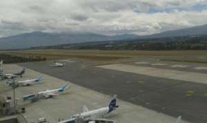 Las aerol&iacute;neas han activado sus planes de contingencia. Se han presentado algunos retrasos y suspensi&oacute;n de vuelos. Foto: @dgac_ecuador 