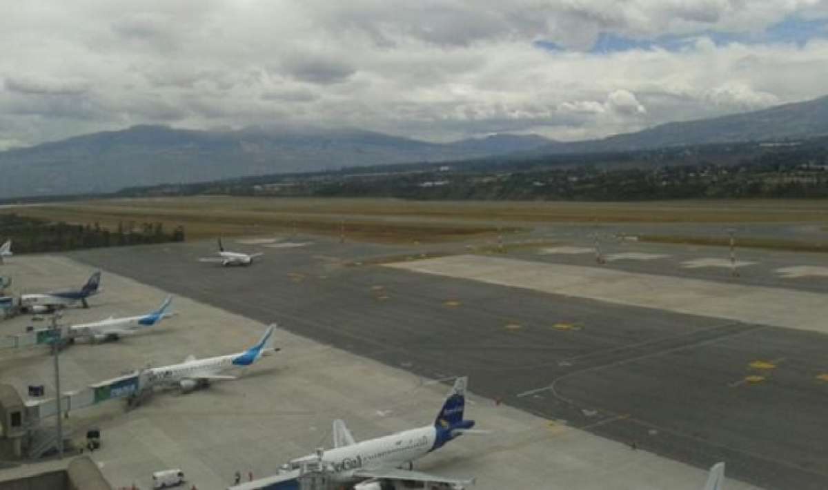 Las aerol&iacute;neas han activado sus planes de contingencia. Se han presentado algunos retrasos y suspensi&oacute;n de vuelos. Foto: @dgac_ecuador 