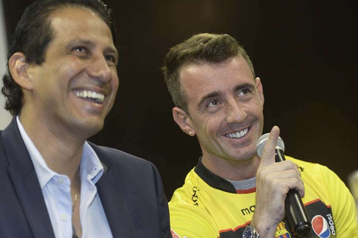 Dami&aacute;n D&iacute;az fue presentado por el nuevo presidente del club, Jos&eacute; Francisco Cevallos: Foto: Lylibeth Coloma / El Tel&eacute;grafo